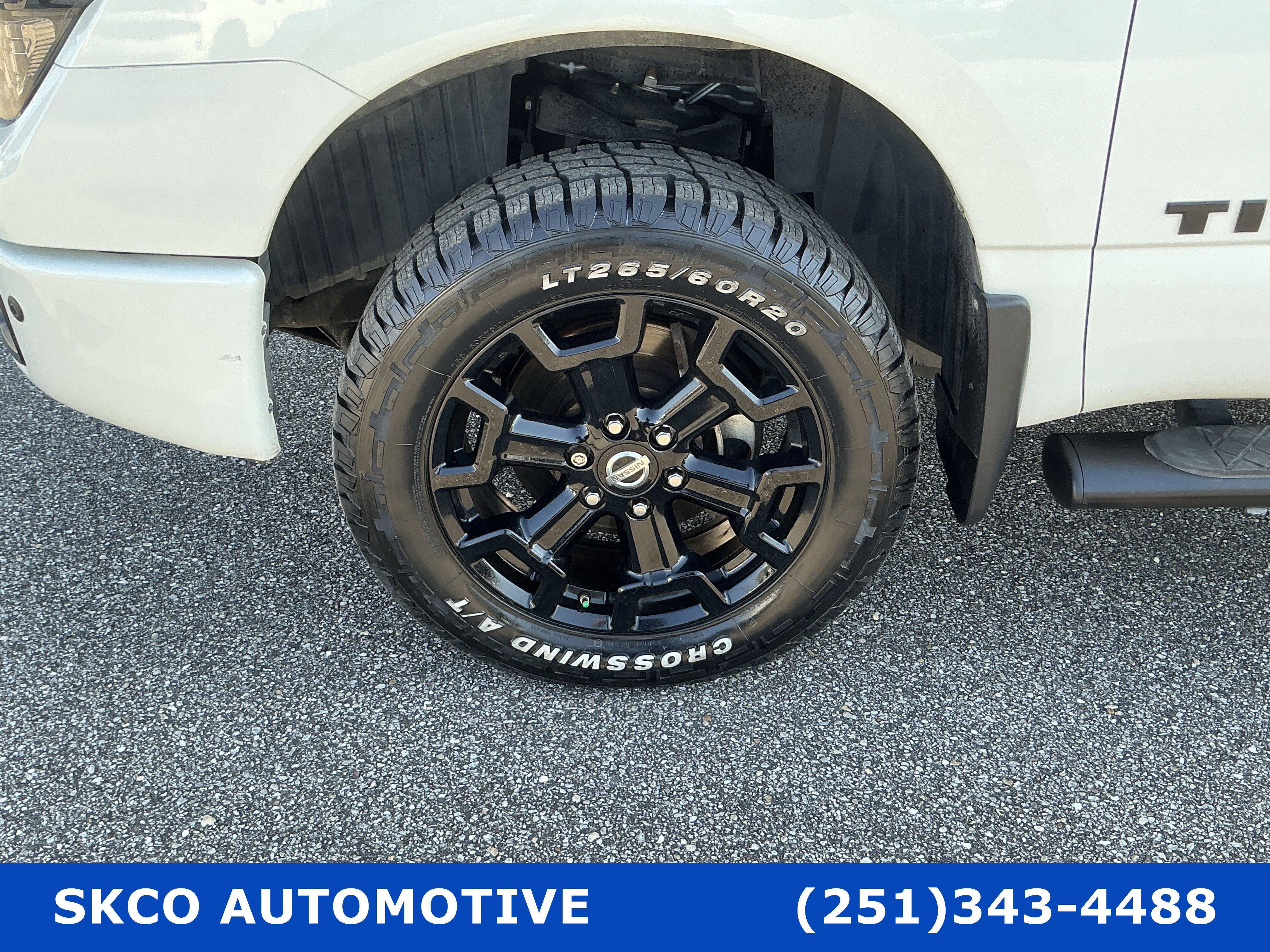 Used 2018 Nissan Titan SL w/ Midnight Edition image 9