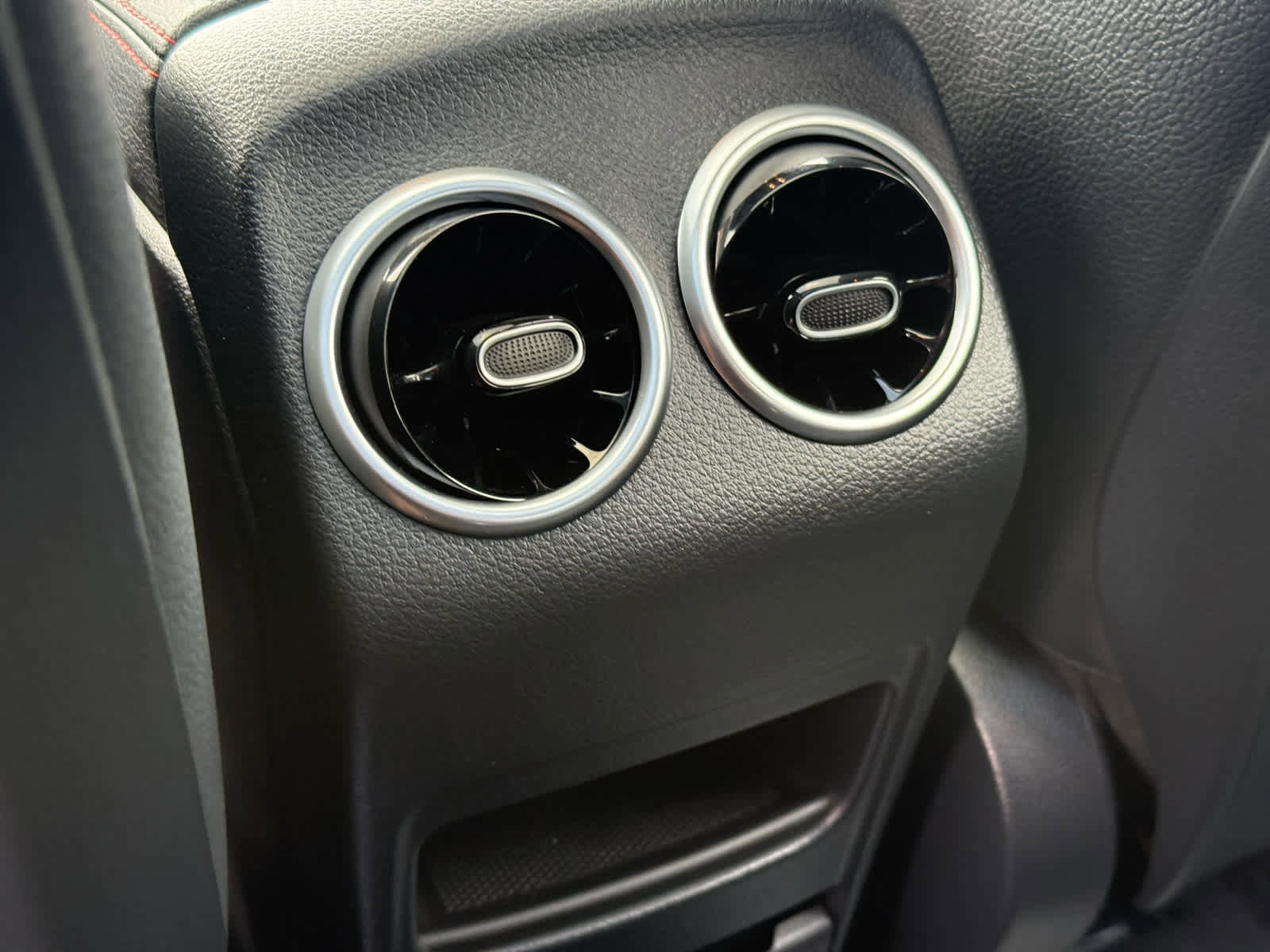 Used 2024 Mercedes-Benz GLA 35 AMG 4MATIC image 32