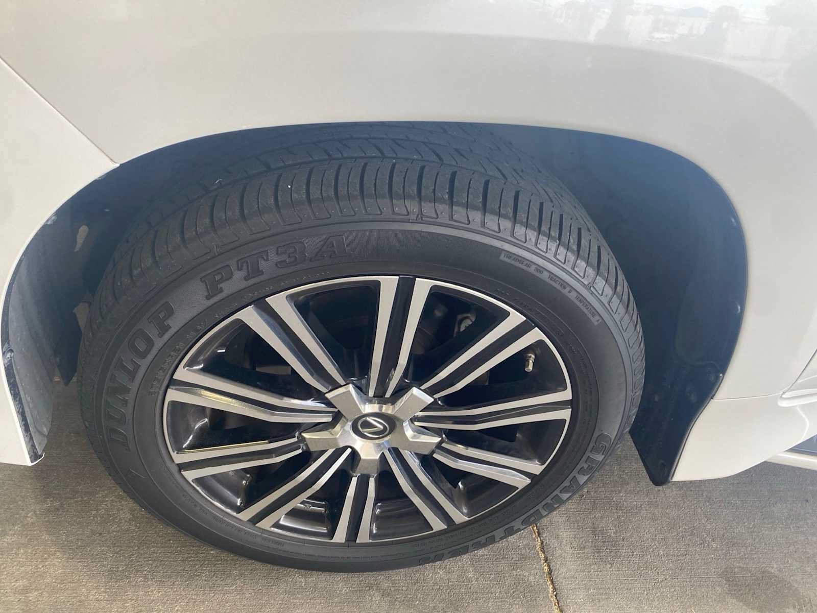 Used 2018 Lexus LX 570 4WD w/ Luxury Package image 4