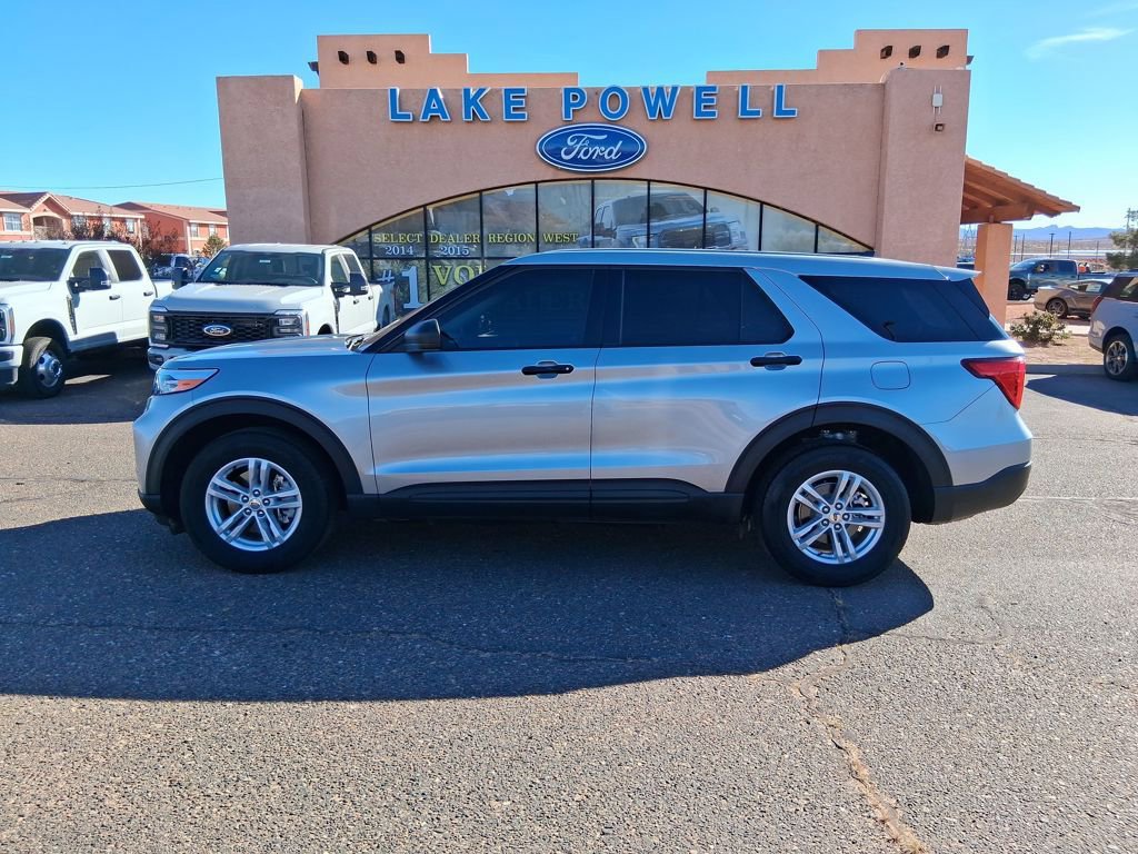 Used 2024 Ford Explorer 4WD image 2