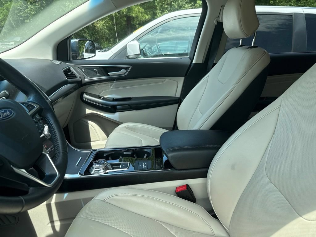 Used 2019 Ford Edge Titanium w/ Equipment Group 301A FWD image 10
