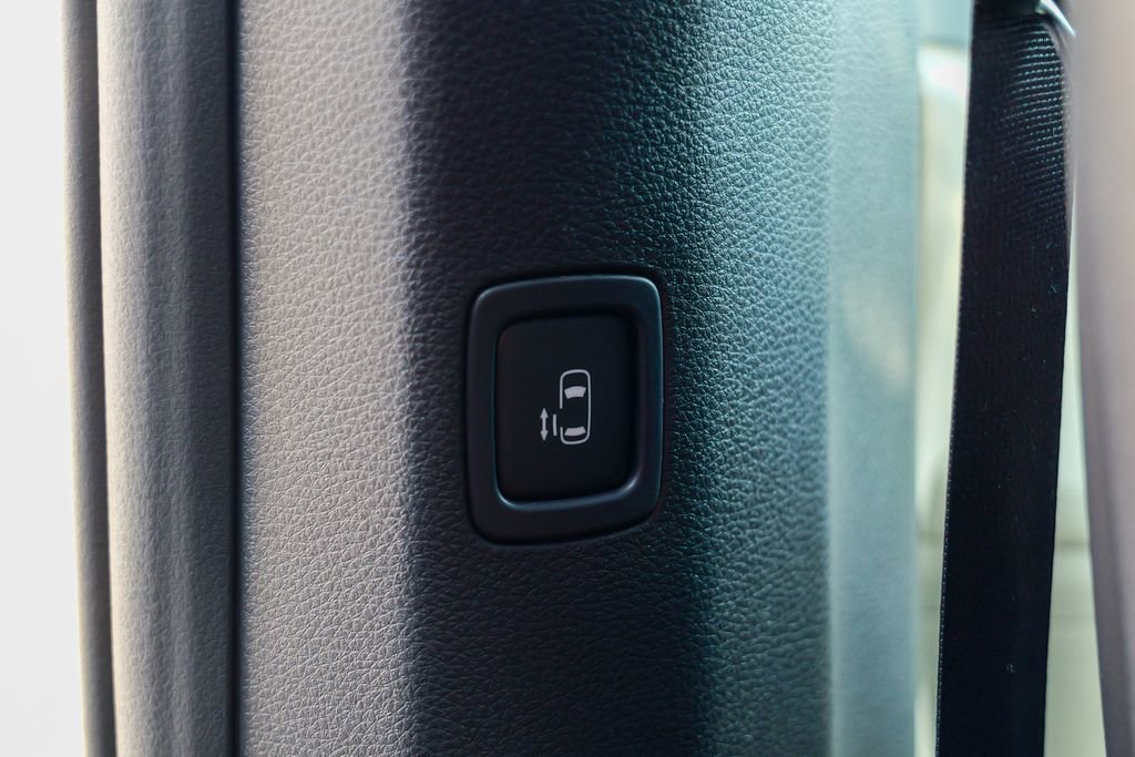 Used 2024 Kia Carnival EX image 29