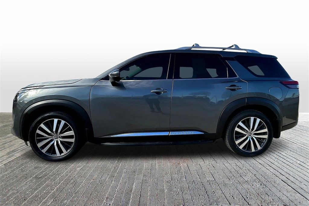 Used 2022 Nissan Pathfinder Platinum w/ Cargo Package image 5