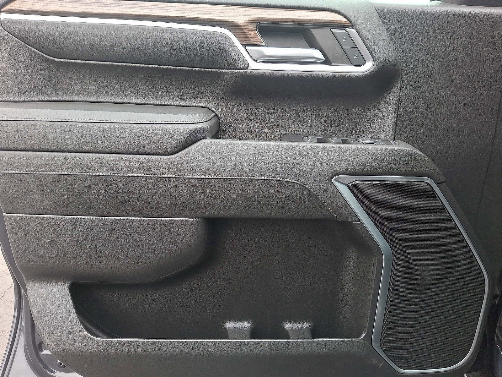 Used 2022 Chevrolet Silverado 1500 LT image 13