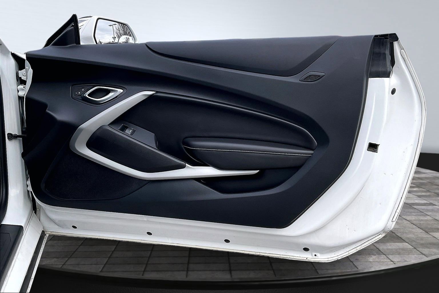 Used 2018 Chevrolet Camaro SS image 17