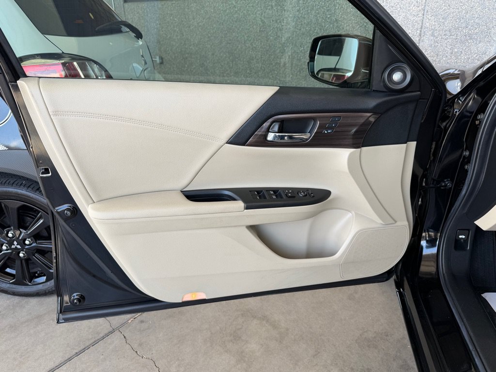Used 2017 Honda Accord EX-L image 23