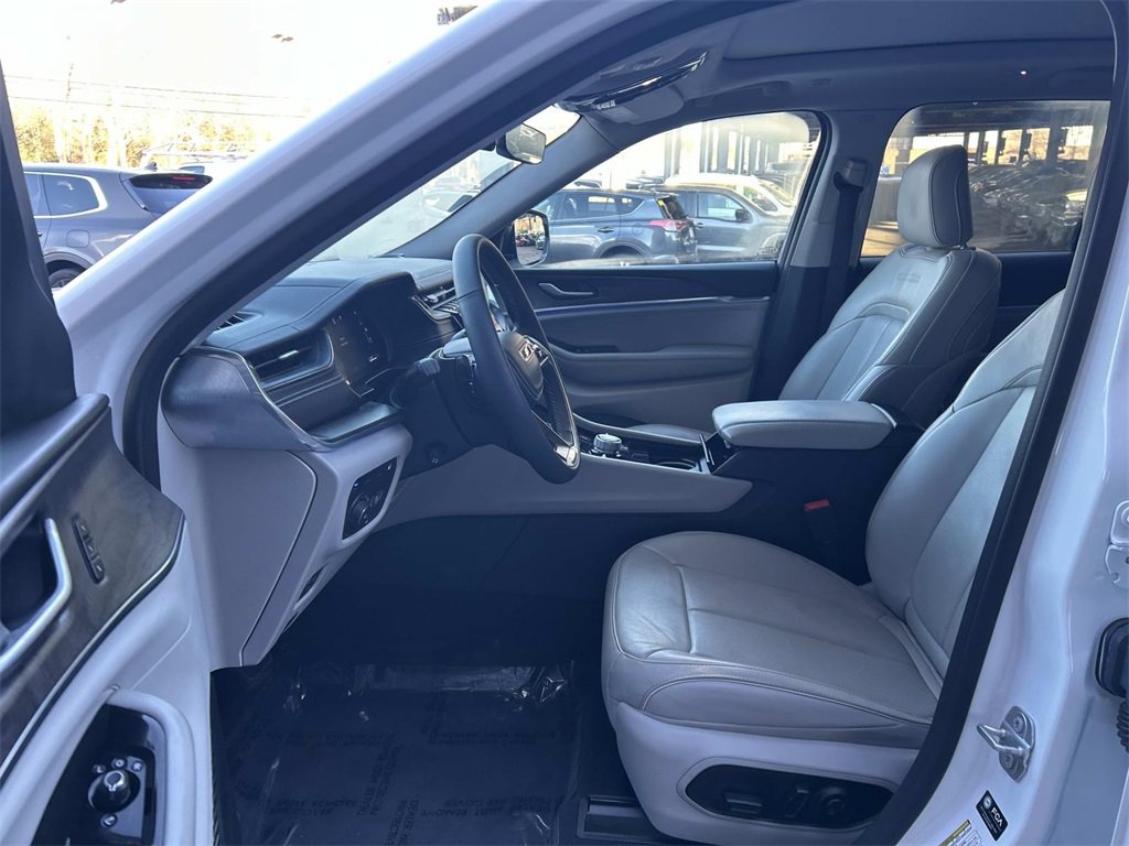 Used 2022 Jeep Grand Cherokee Overland image 11