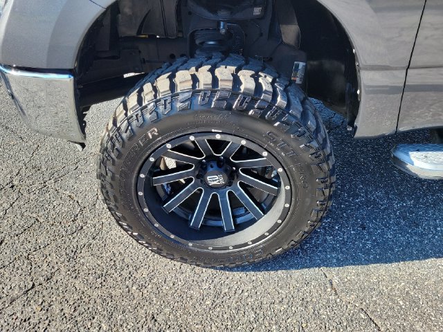Used 2019 Nissan Titan SV w/ SV Convenience Package AWD/4WD image 5