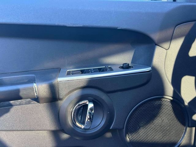 Used 2010 Jeep Commander Sport AWD/4WD image 16