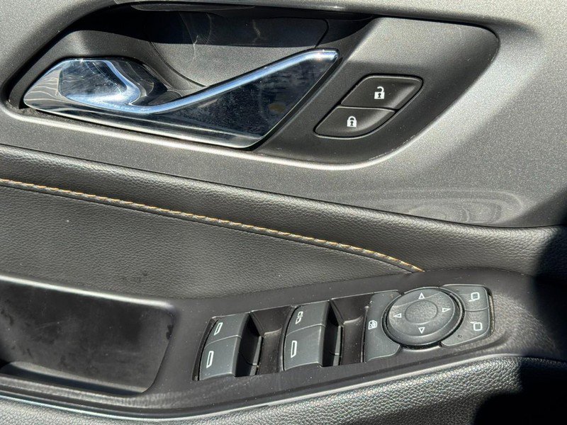 Used 2020 Chevrolet Traverse LT image 24