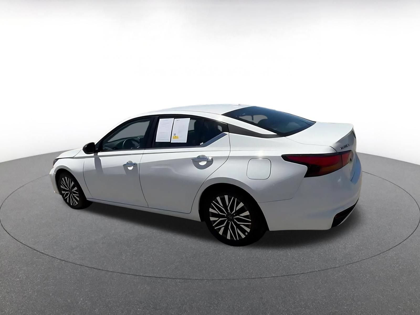 Used 2025 Nissan Altima 2.5 SV FWD image 10