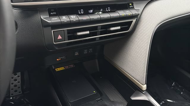 Used 2026 Toyota Camry SE w/ Multimedia Upgrade Package FWD image 30