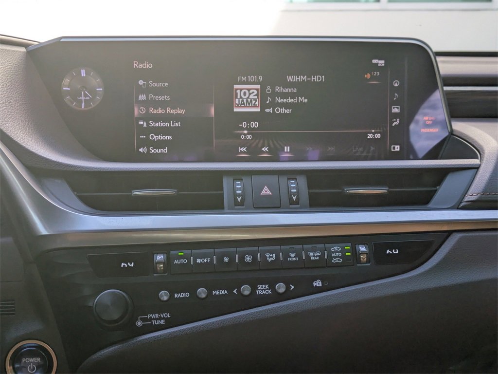 Used 2020 Lexus ES 300h w/ Premium Package image 17