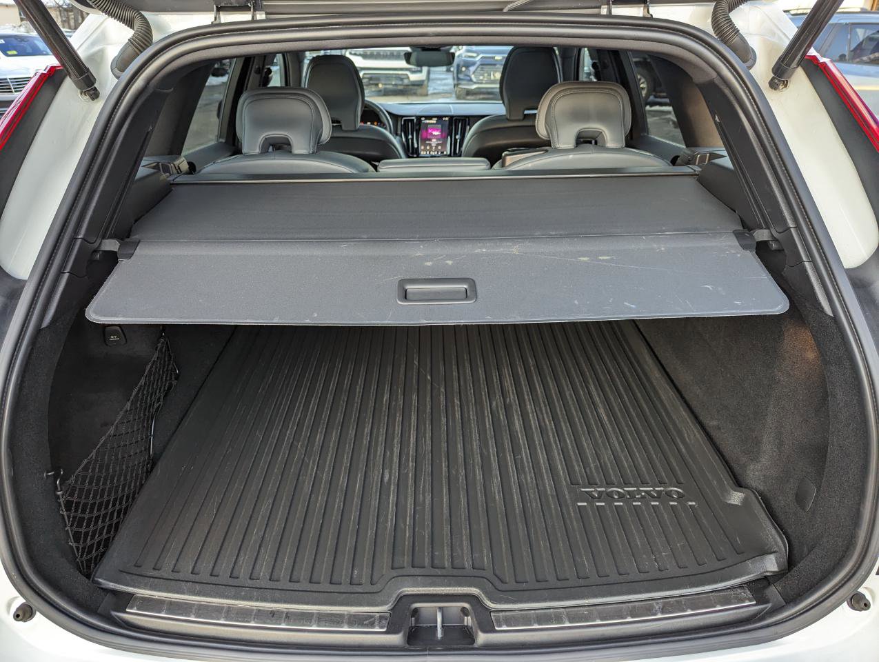 Used 2022 Volvo XC60 B5 R-Design w/ Advanced Package image 44