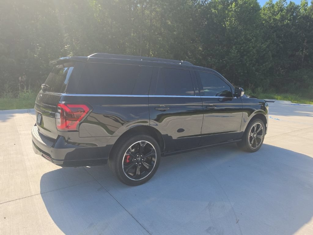 Used 2023 Ford Expedition Limited AWD/4WD image 5