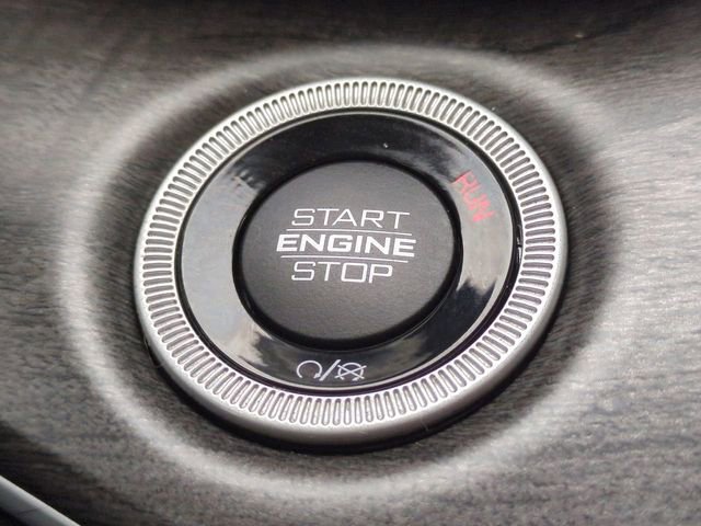 Used 2023 Jeep Grand Cherokee Limited w/ Black Appearance Package image 28