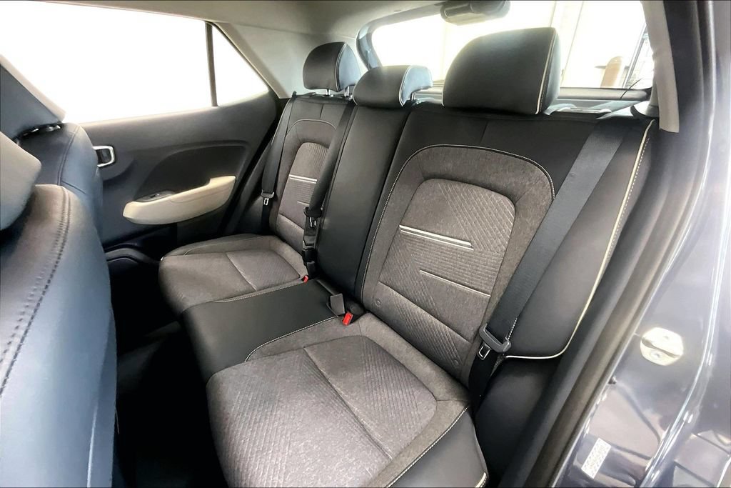 Certified 2024 Hyundai Venue Limited FWD image 27