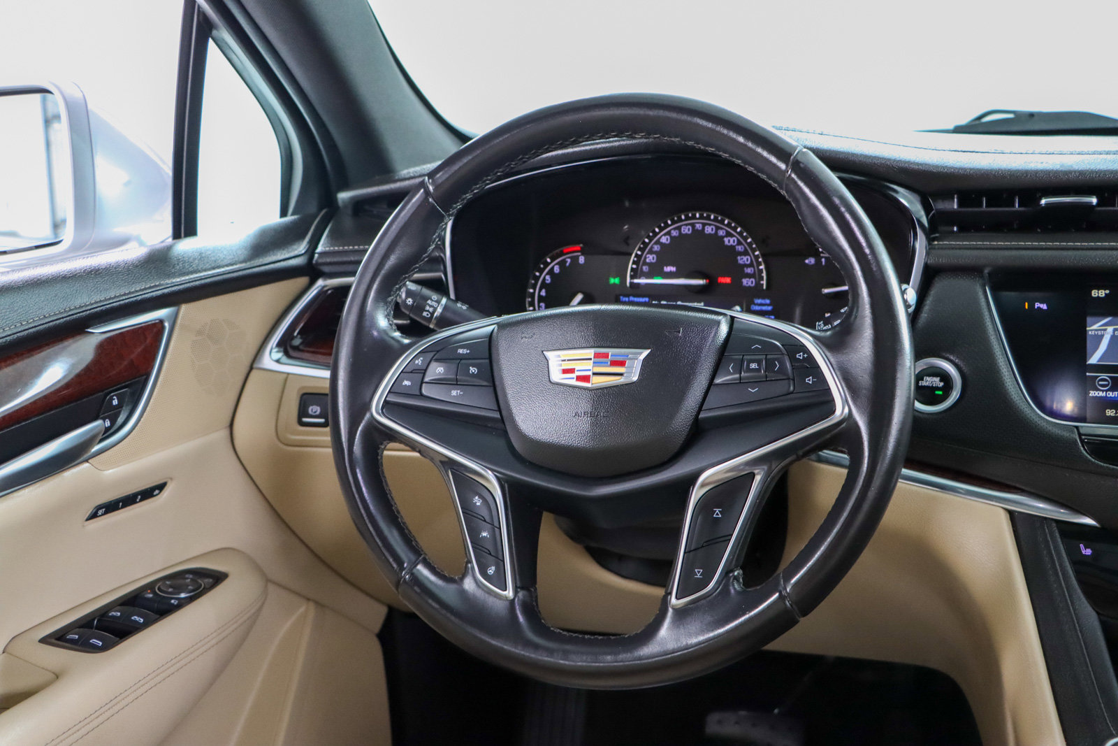 Used 2018 Cadillac XT5 Luxury w/ Driver Awareness Package image 12