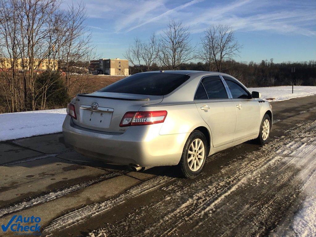 Used 2010 Toyota Camry XLE image 3