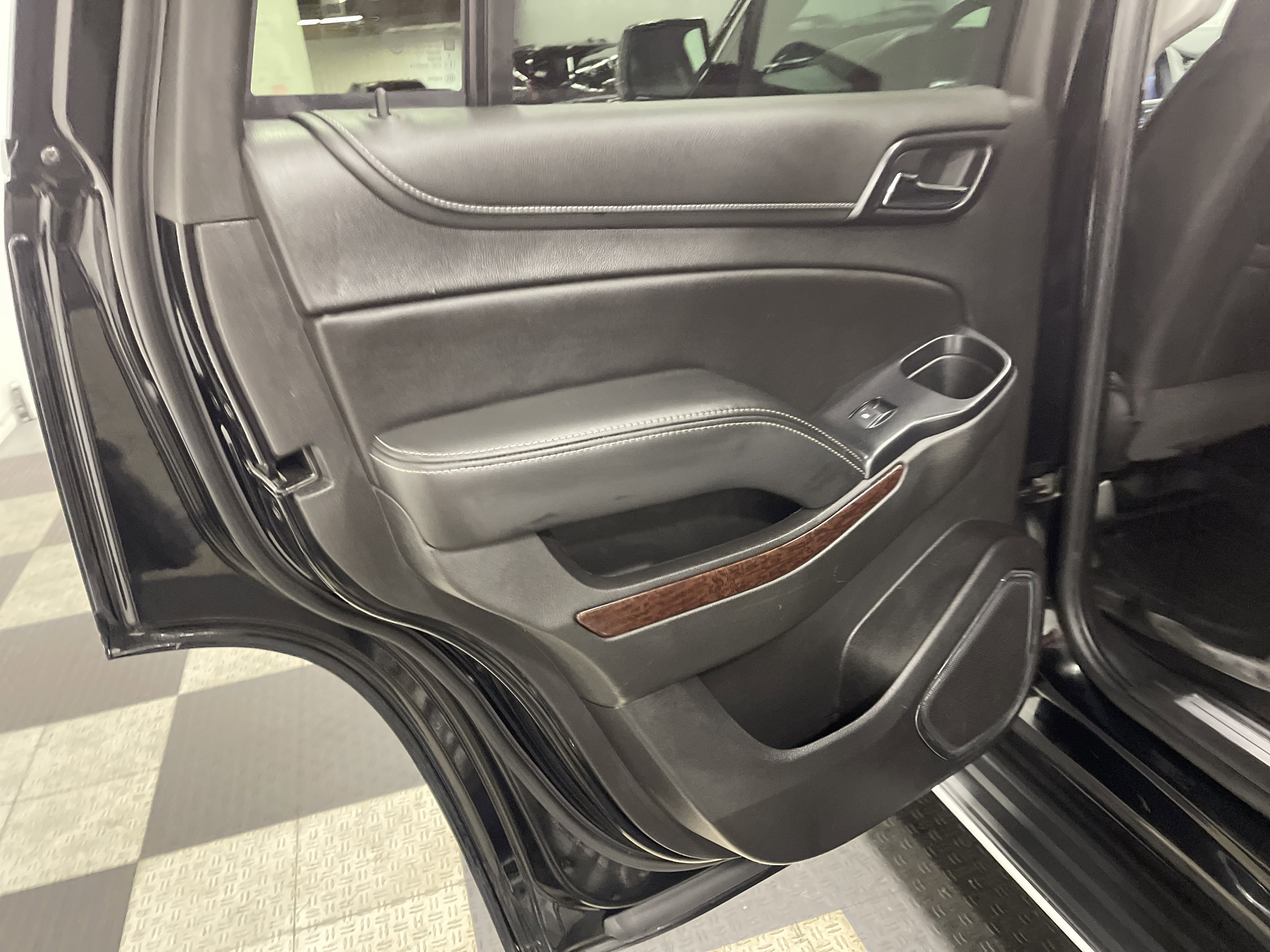 Used 2020 GMC Yukon SLT w/ Premium Edition AWD/4WD image 15