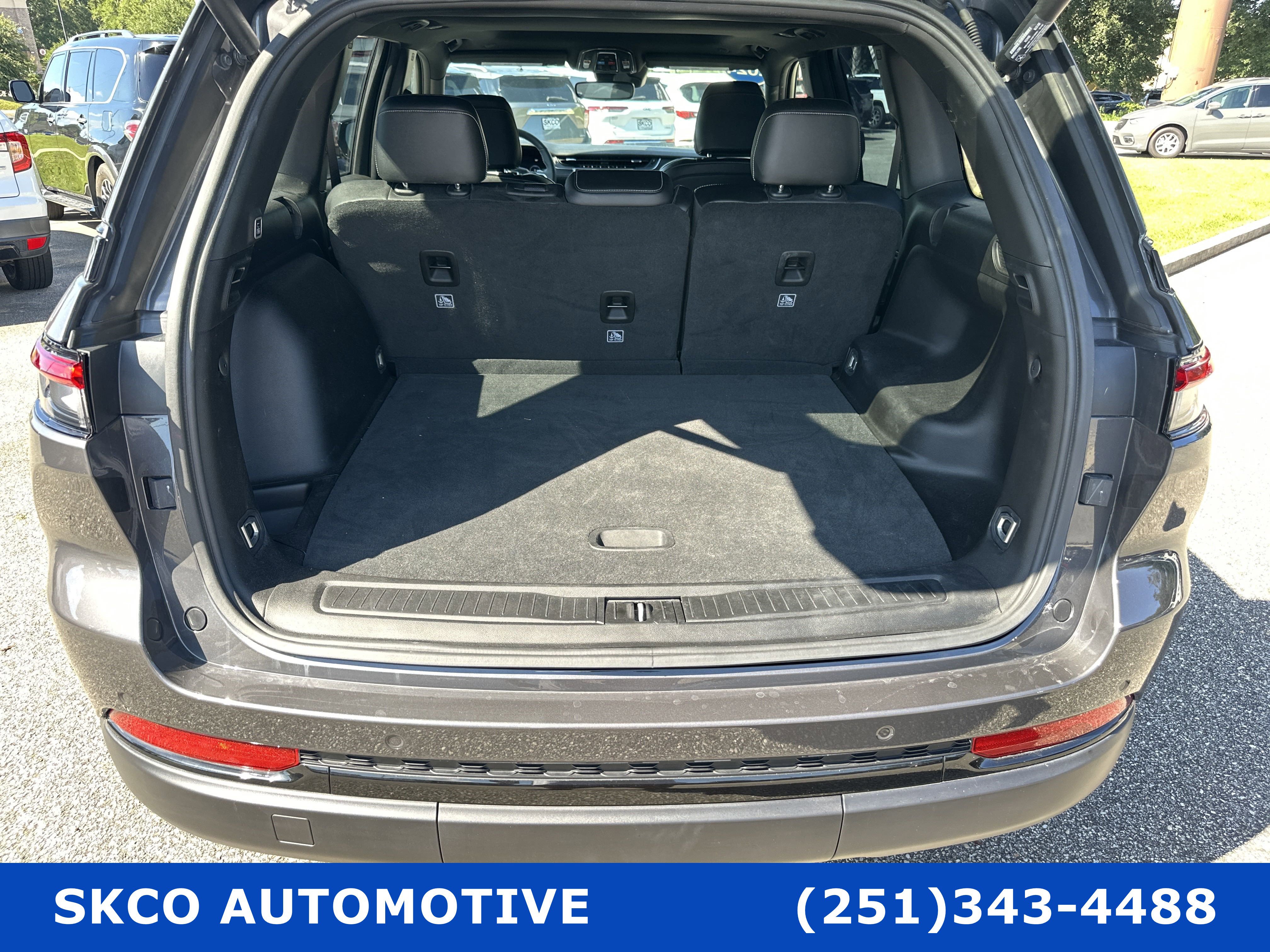 Used 2024 Jeep Grand Cherokee Altitude image 21