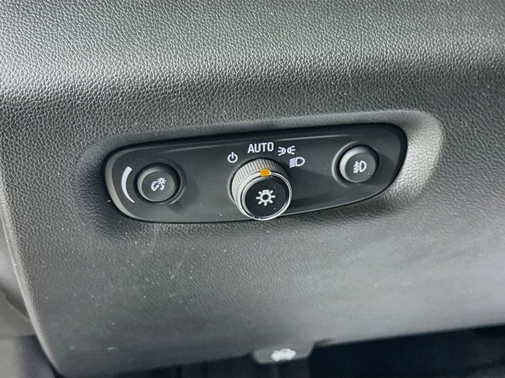Used 2020 Chevrolet Traverse RS FWD image 11