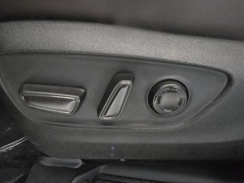 Used 2024 Toyota Sienna Platinum FWD image 19