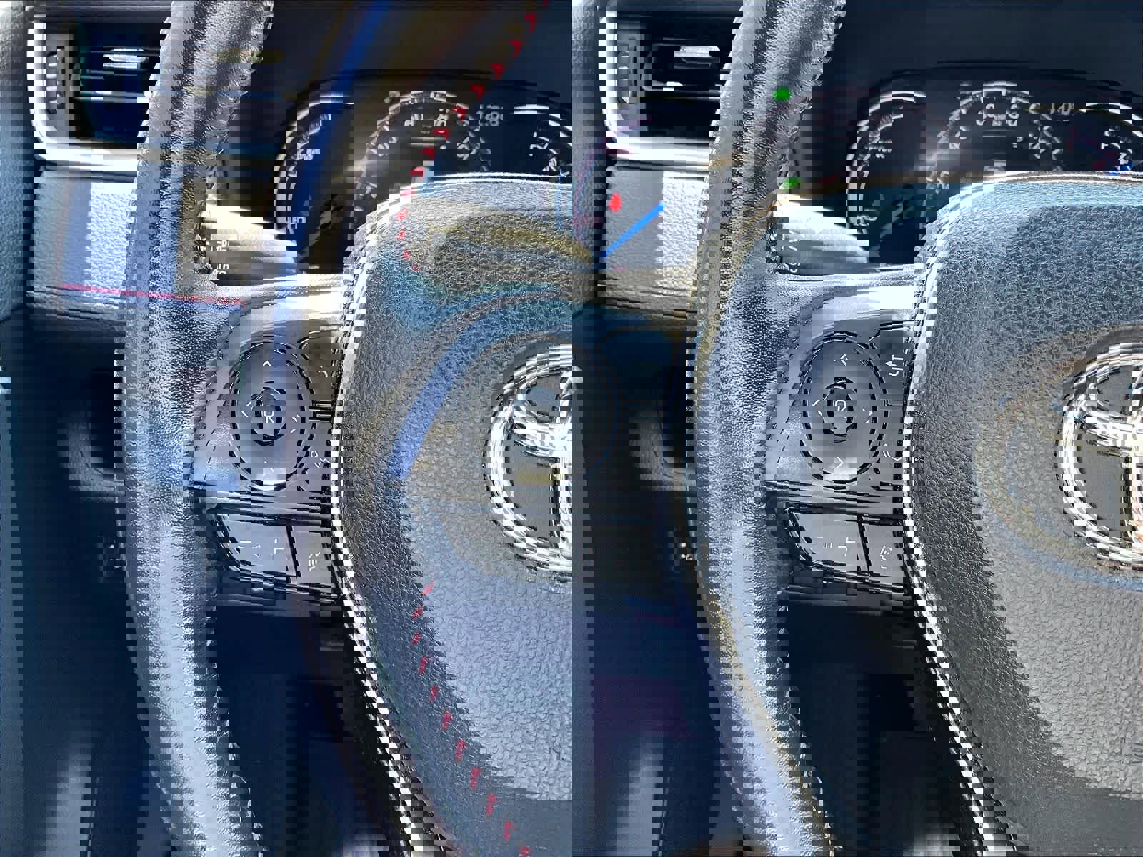 Used 2023 Toyota RAV4 SE w/ Weather & Moonroof Package image 23