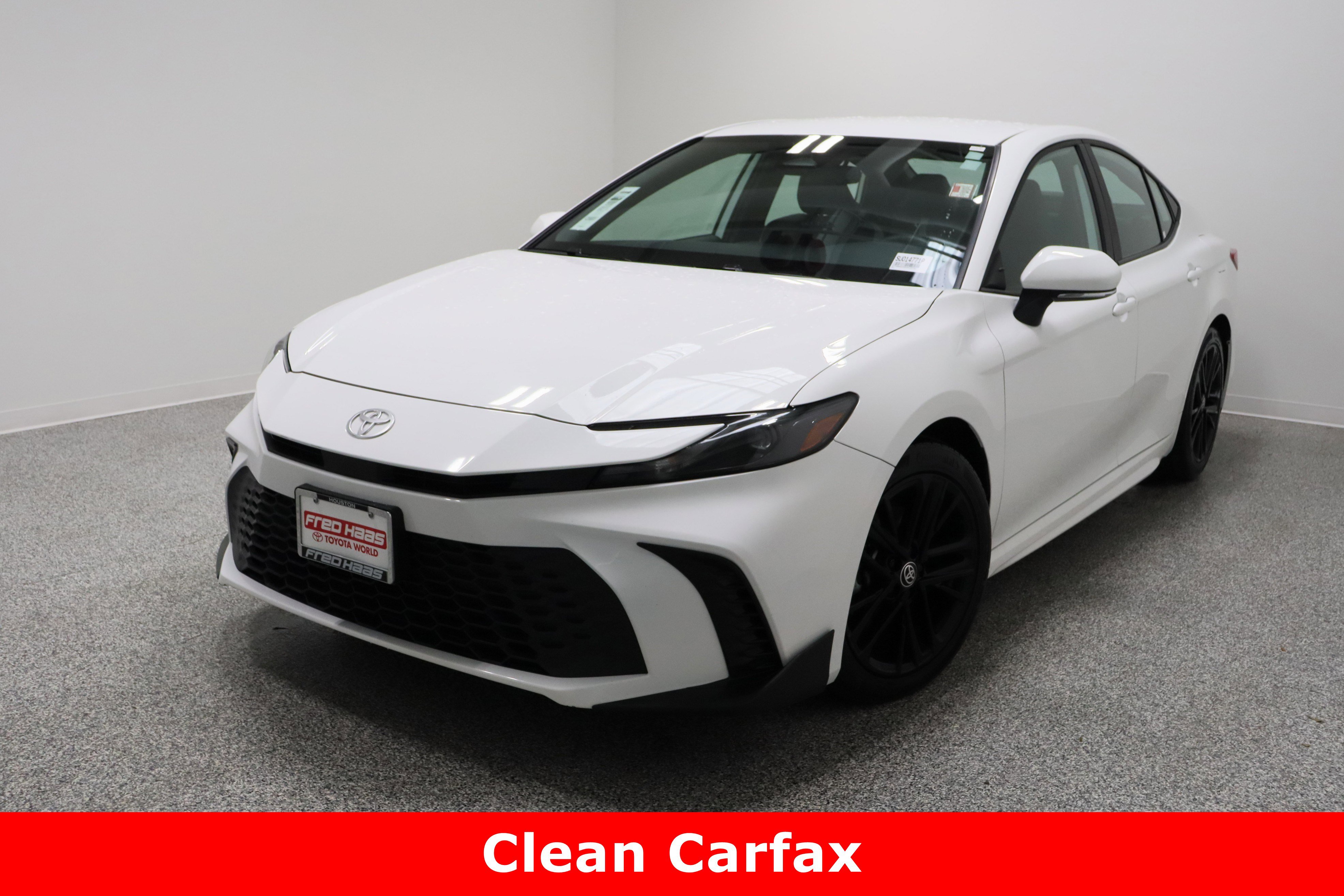Used 2025 Toyota Camry SE image 2