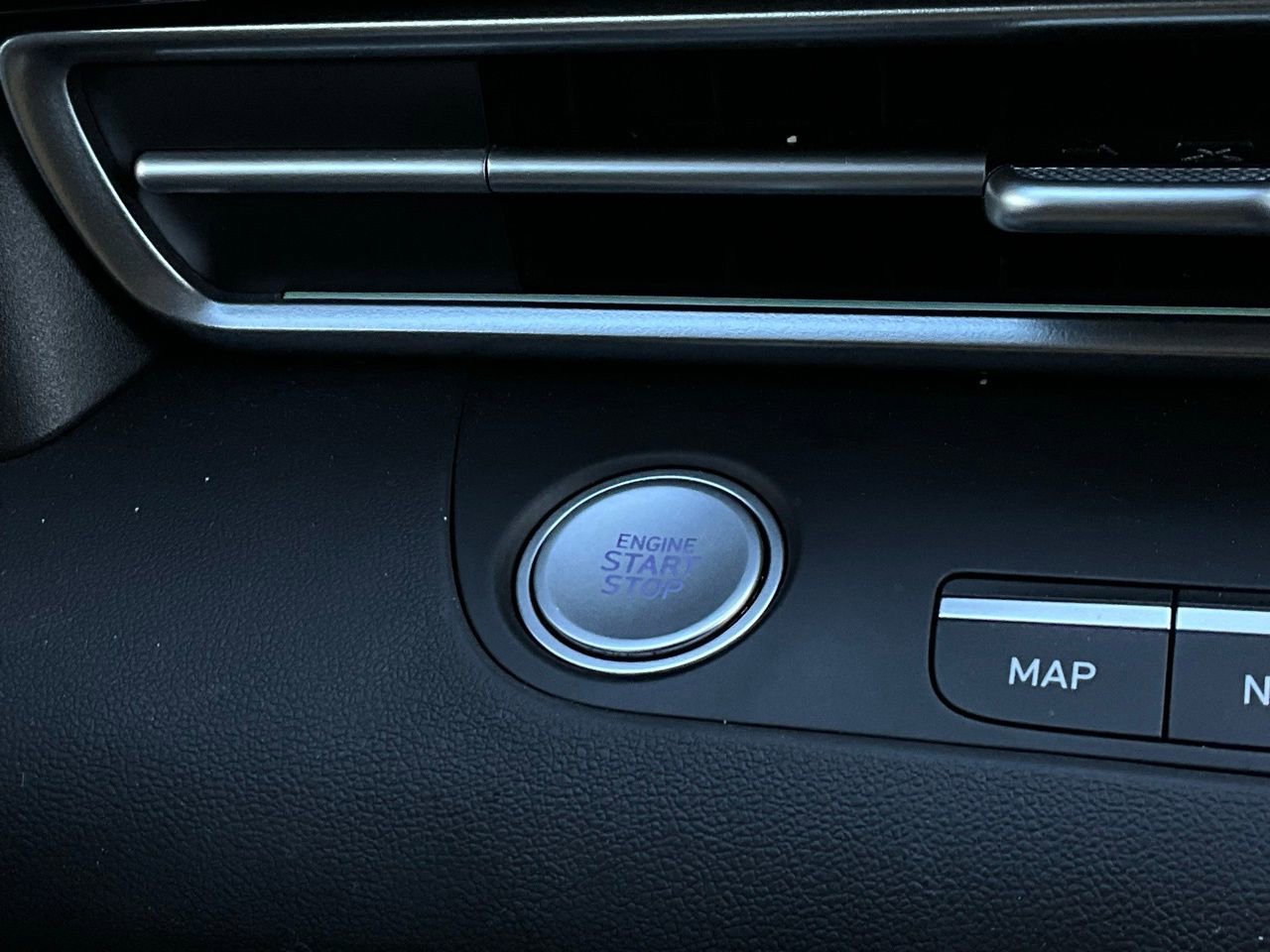 Used 2025 Hyundai Elantra SEL image 28