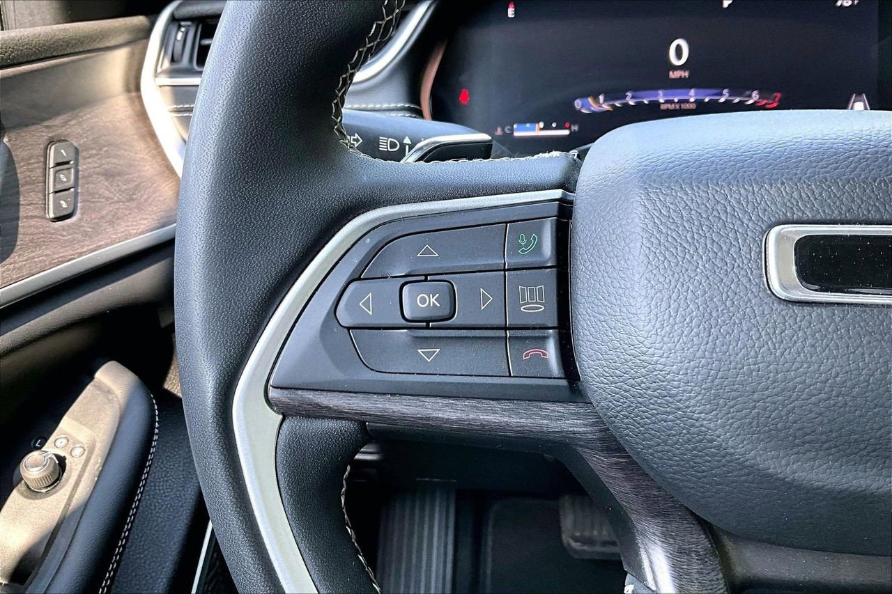 Certified 2023 Jeep Grand Cherokee Limited w/ Luxury Tech Group II AWD/4WD image 29