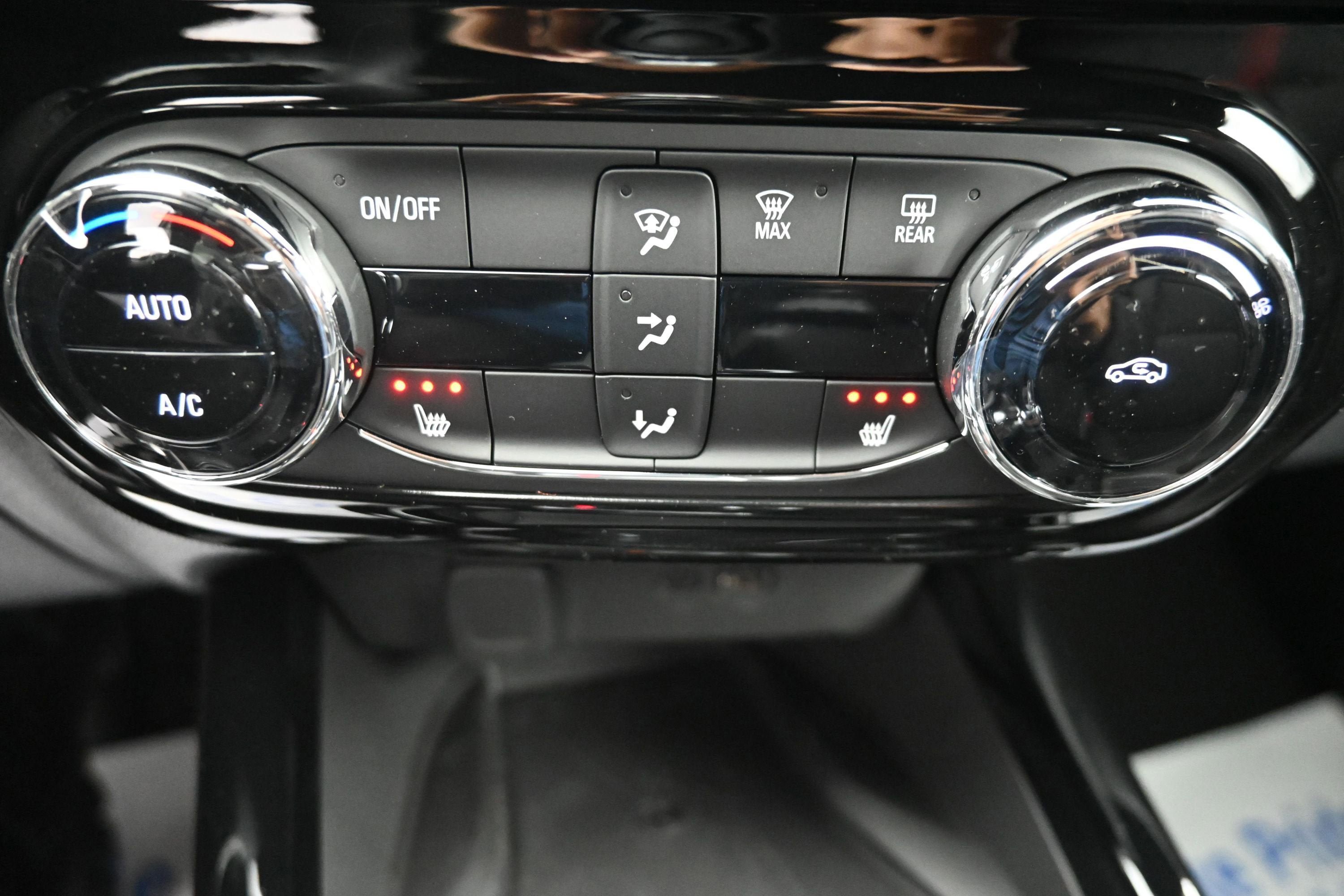 New 2026 Chevrolet Trax RS w/ Sunroof Package FWD image 16