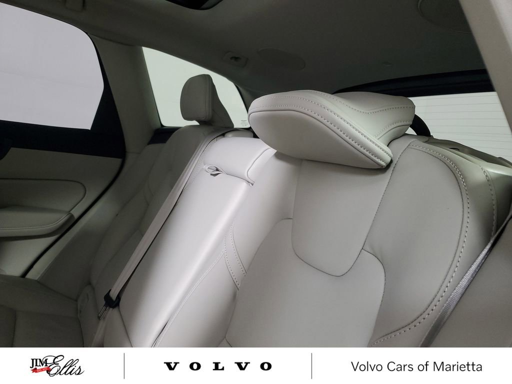 Used 2026 Volvo XC60 B5 Ultra w/ Protection Package Premier image 14
