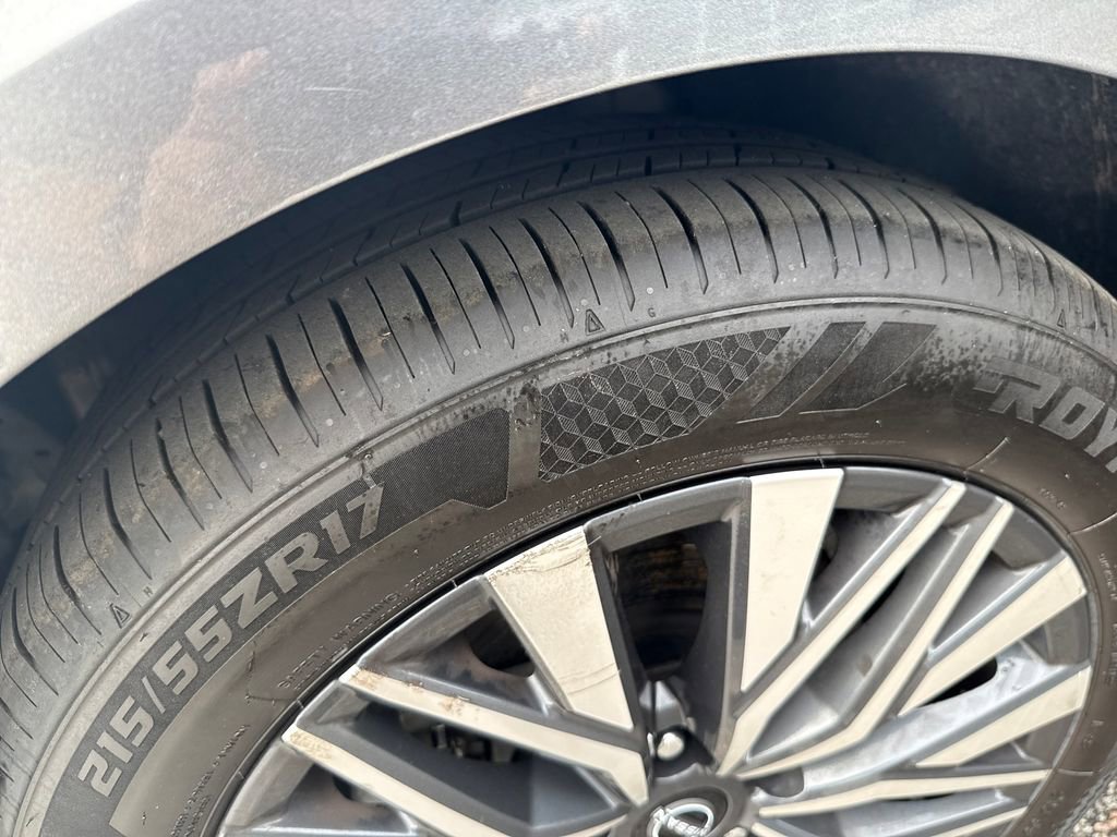 Used 2024 Nissan Altima 2.5 SV image 14