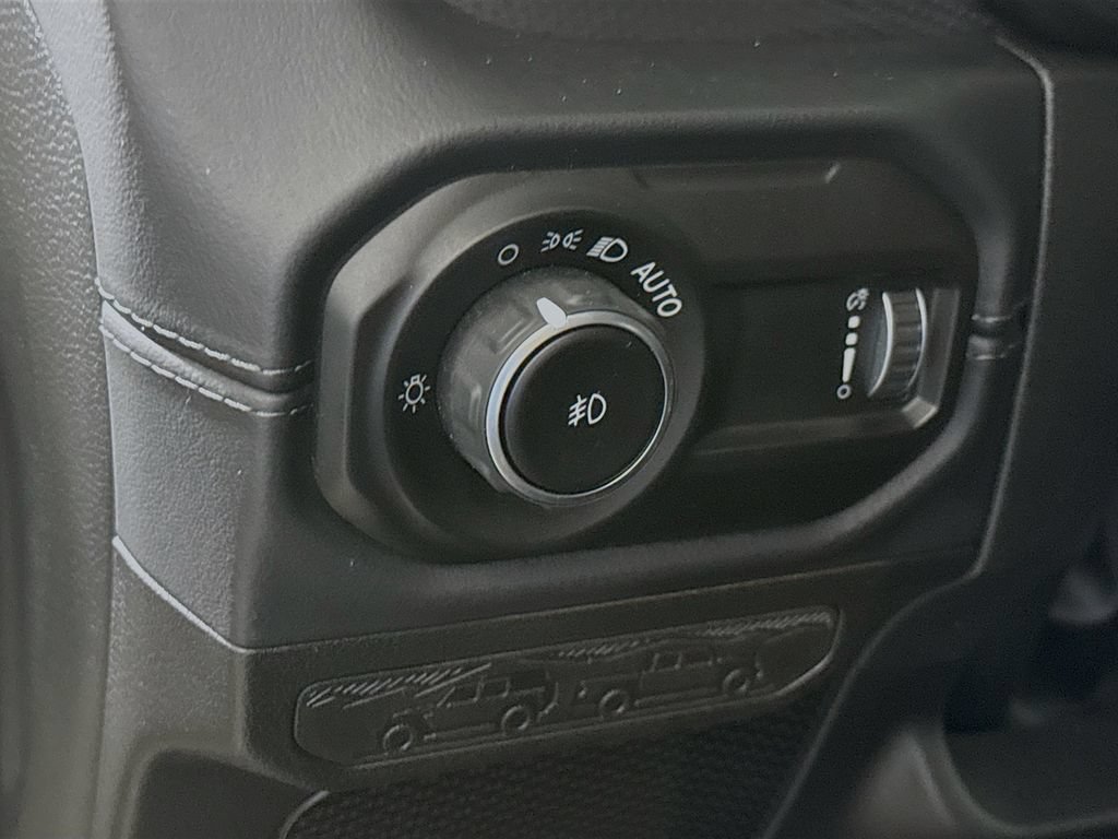Used 2026 Jeep Wrangler Rubicon AWD/4WD image 18