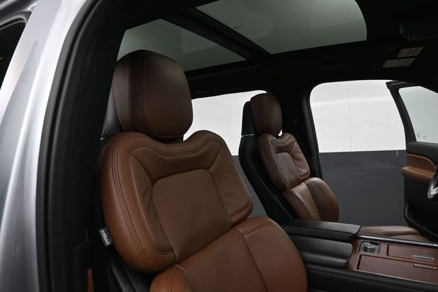 Certified 2023 Lincoln Navigator Reserve AWD/4WD image 33
