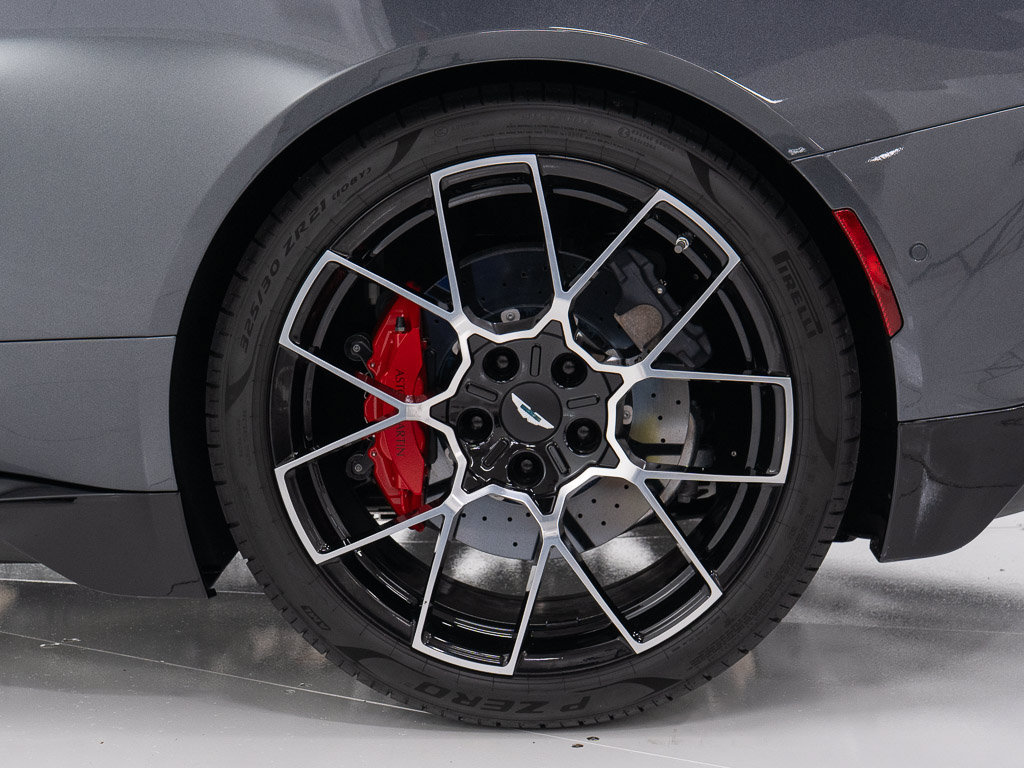 Used 2025 Aston Martin Vanquish RWD image 34