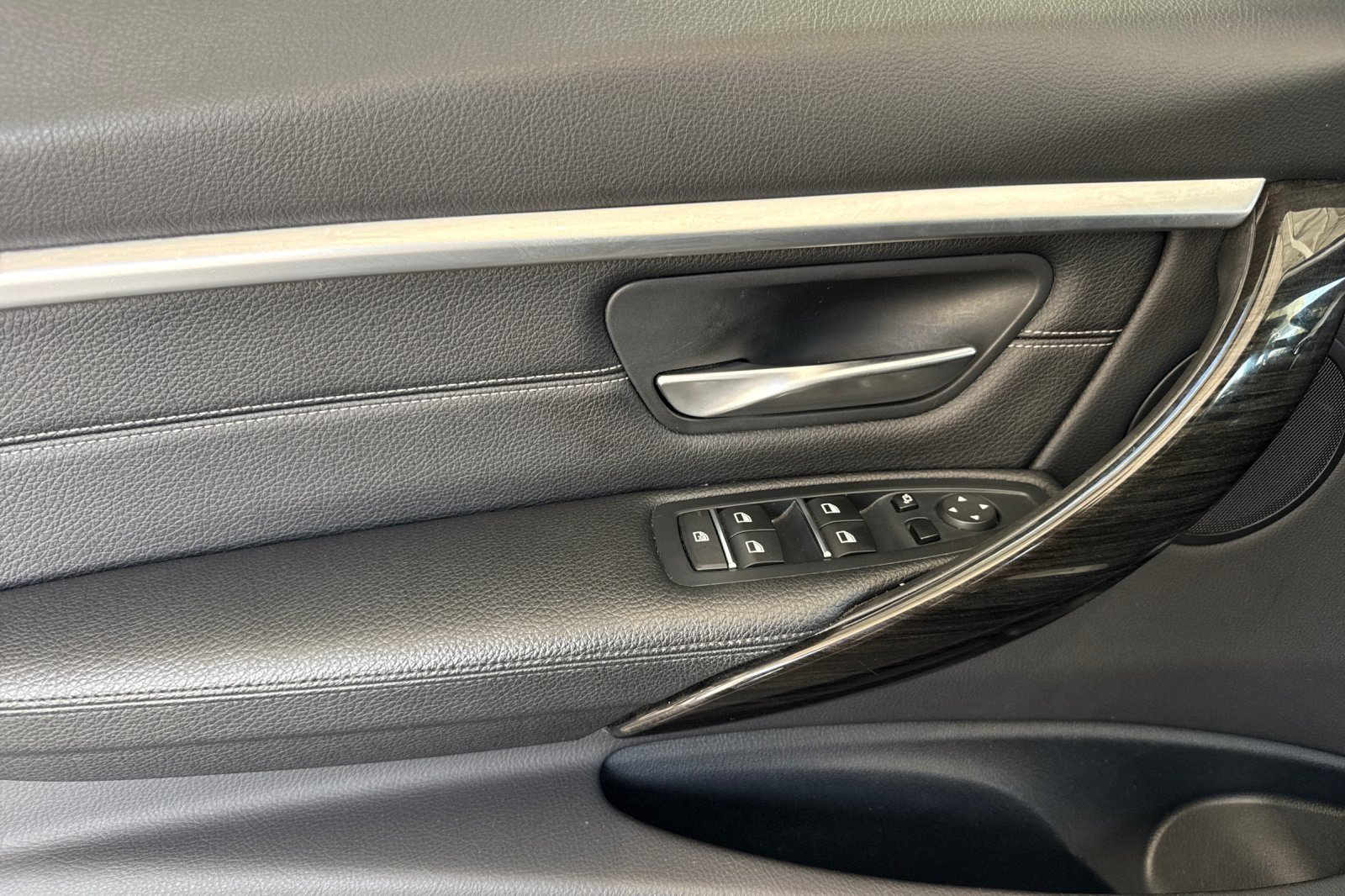 Used 2017 BMW 330e RWD image 12