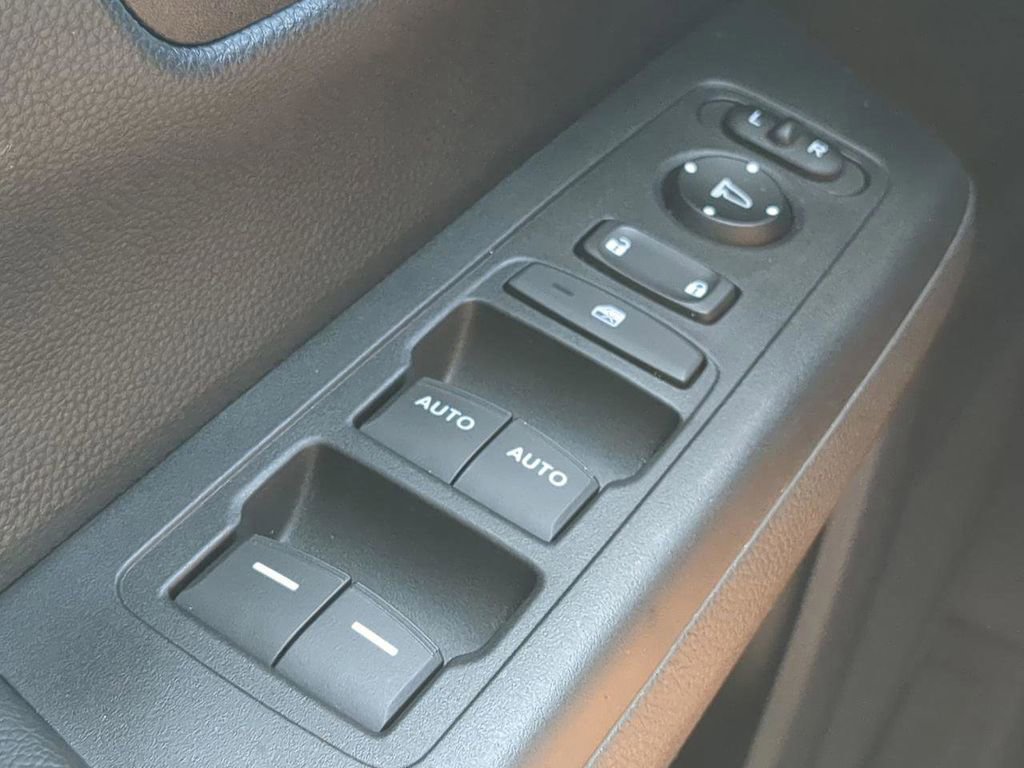 Used 2025 Honda CR-V EX image 21