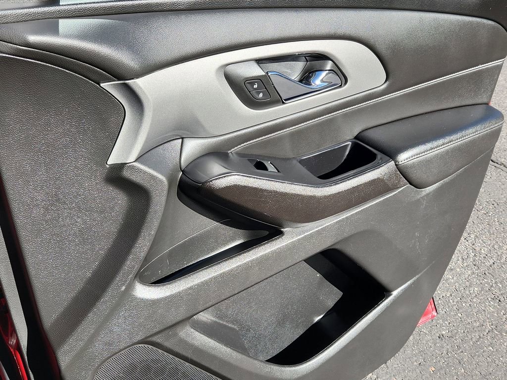 Used 2023 Chevrolet Traverse LT image 16