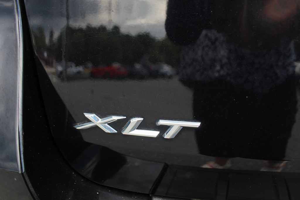Used 2020 Ford Explorer XLT w/ Equipment Group 202A AWD/4WD image 7