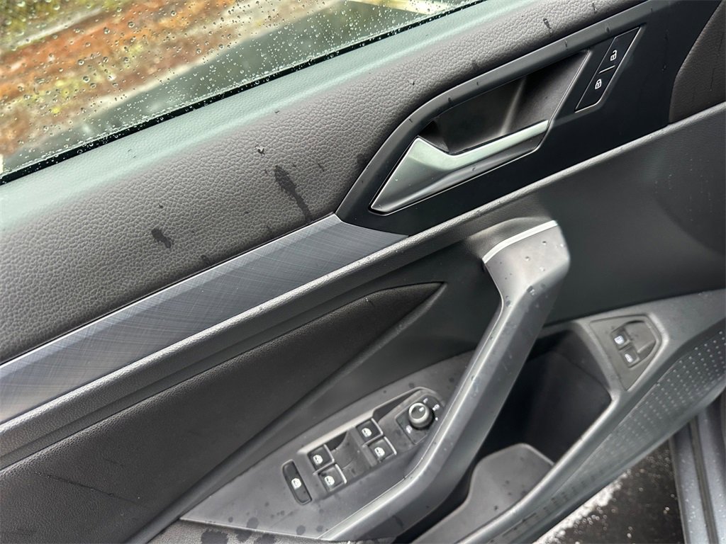 Used 2023 Volkswagen Jetta SE image 27