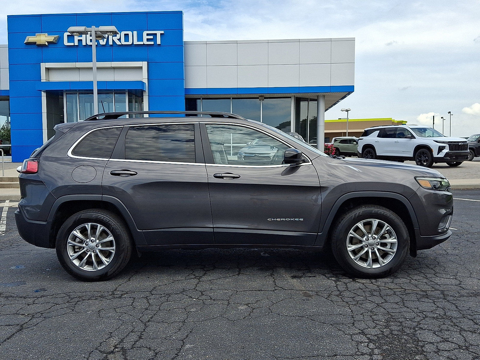Used 2022 Jeep Cherokee Latitude Lux w/ Sun & Sound Group AWD/4WD image 7