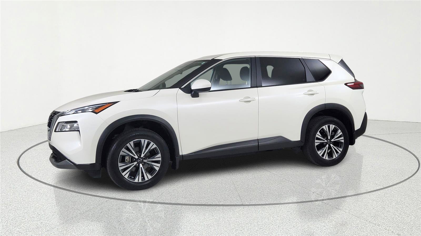 Used 2023 Nissan Rogue SV FWD image 3