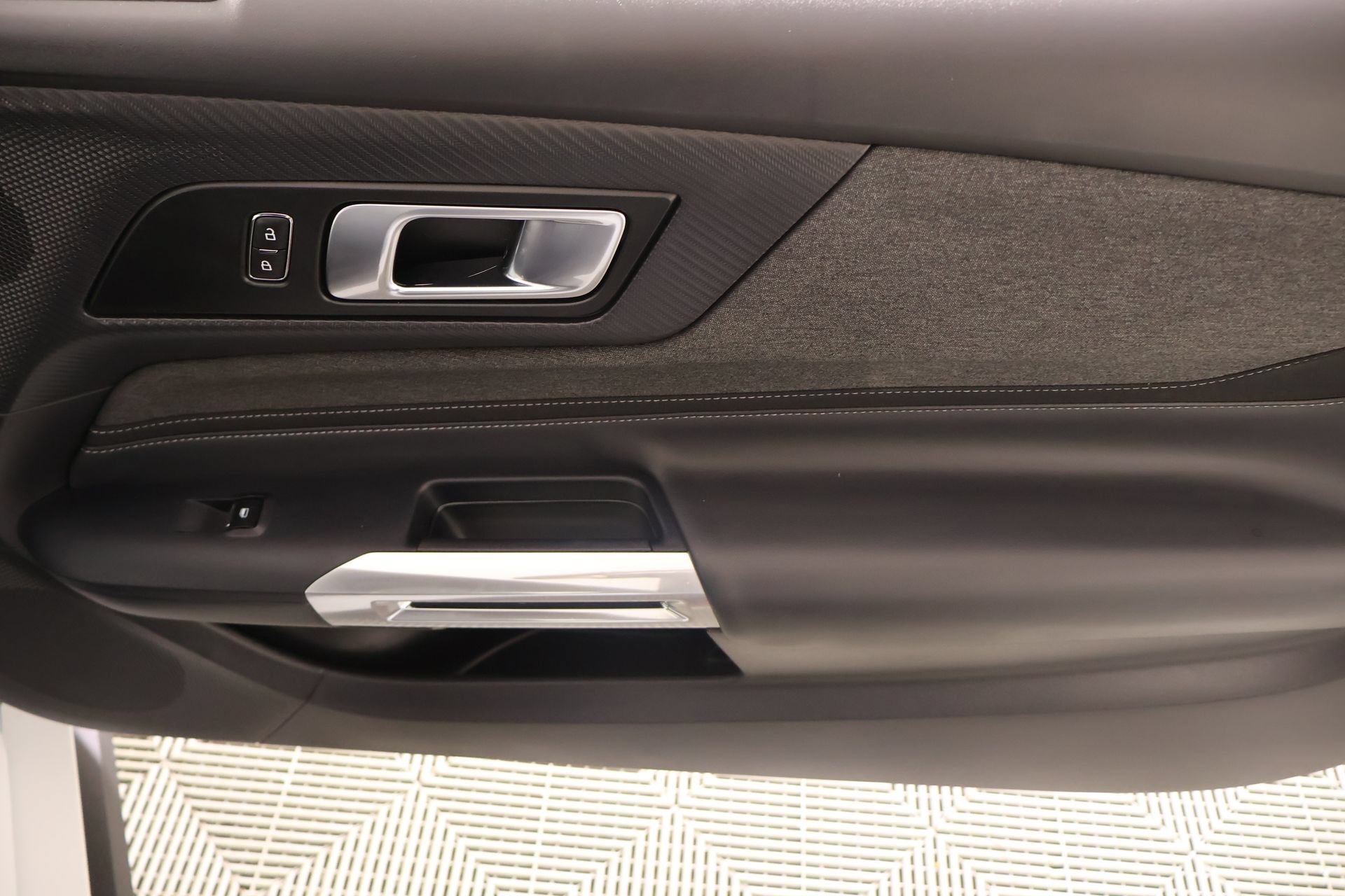 Used 2024 Ford Mustang Coupe RWD image 13