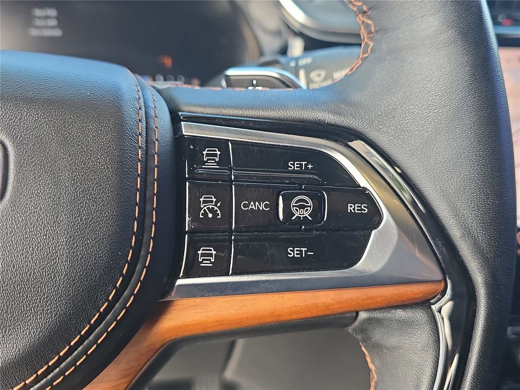 Used 2023 Jeep Grand Cherokee L Summit AWD/4WD image 30