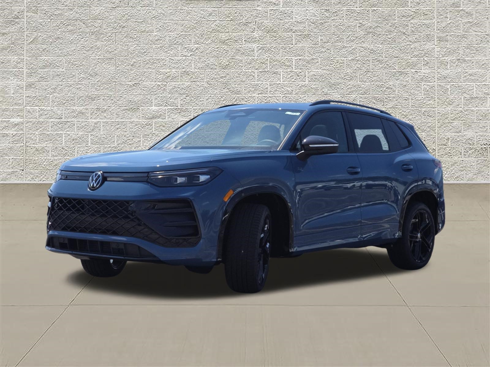 New 2026 Volkswagen Tiguan SE R-Line AWD/4WD image 3