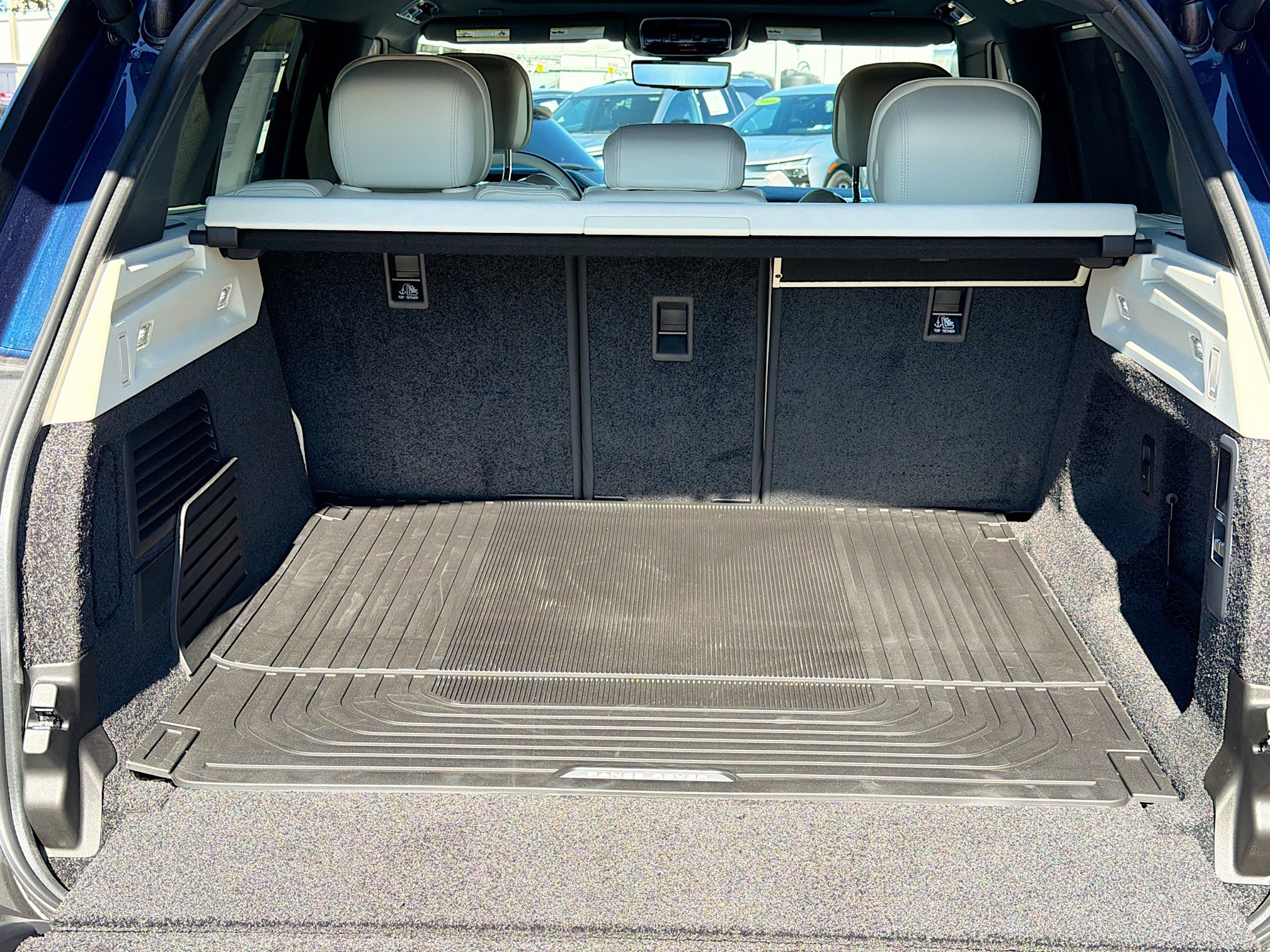 New 2026 Land Rover Range Rover SE image 11