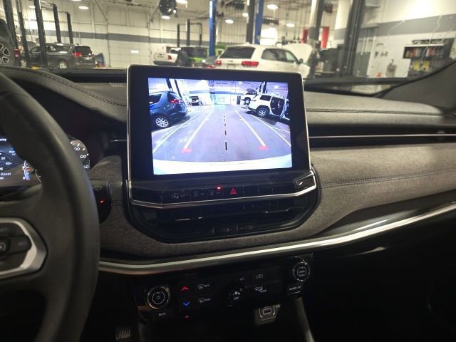 Used 2024 Jeep Compass Latitude image 15