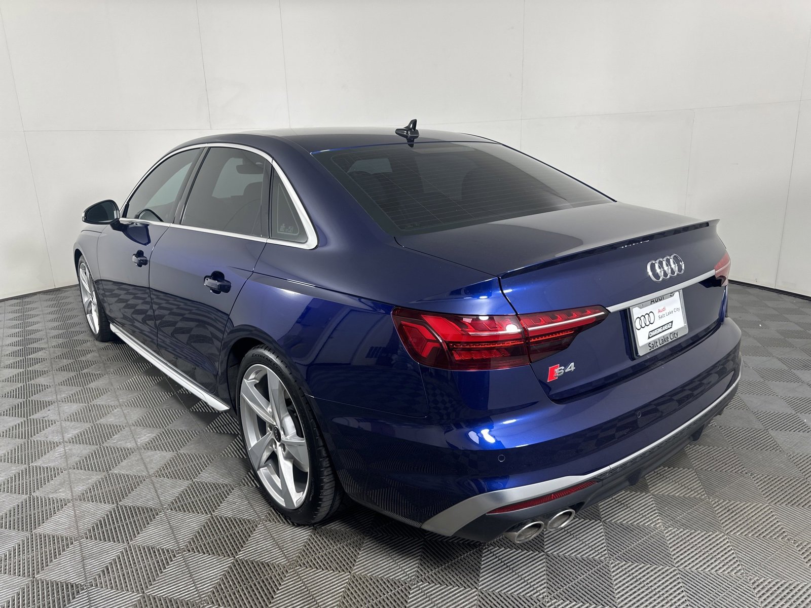 Used 2023 Audi S4 Premium w/ Convenience Package image 5